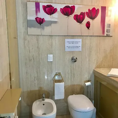 شقة A Casa Di Sandro. Spazioso Citycenter *